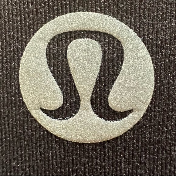 Lululemon In Movement Biker Shorts Everlux 2.5" Size 4 in Black. - Picture 9 of 9